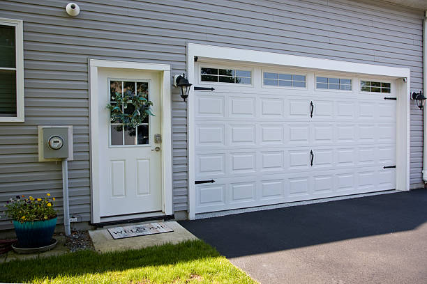 24/7 Emergency Garage Door Panel Replacement experts in Nederland, TX